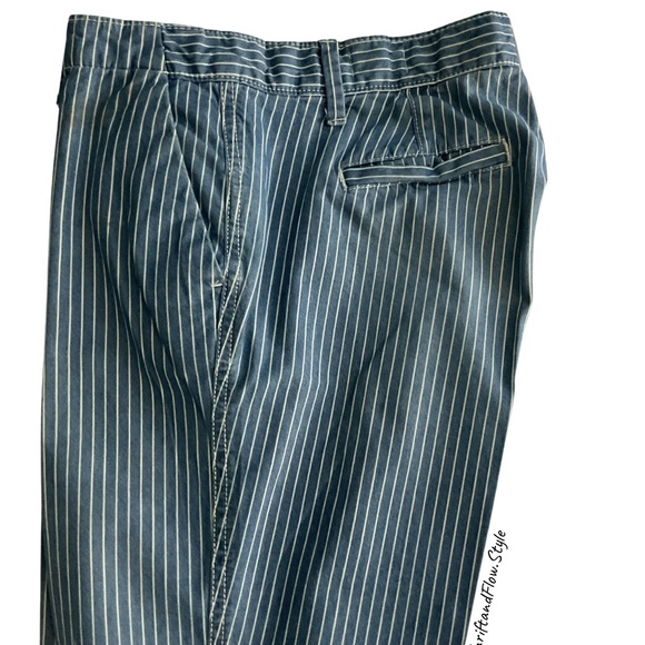 GAP | GIRLFRIEND CHINO | SIZE 8 | WHITE STRIPPED BLUE JEANS | 28” INSEAM | - Picture 8 of 9